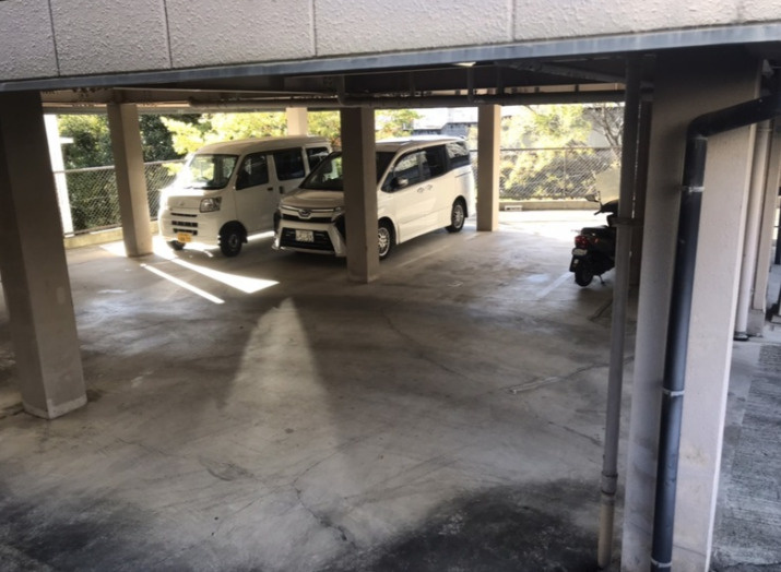 カーサ御影山手の駐車場