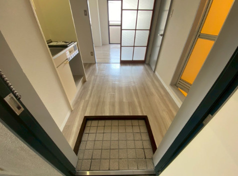 福寿ビルの玄関