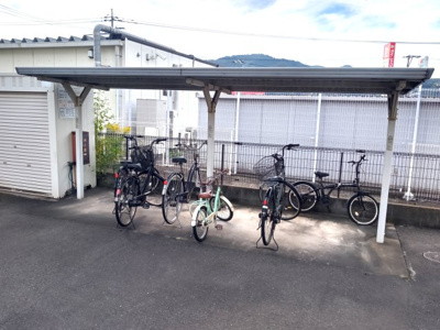 【その他共用部分】 | バリュージュ B棟 | 屋根付き駐輪場