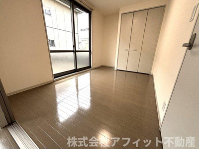 【居間・リビング】 | バリュージュ B棟 | 洋室5.7帖