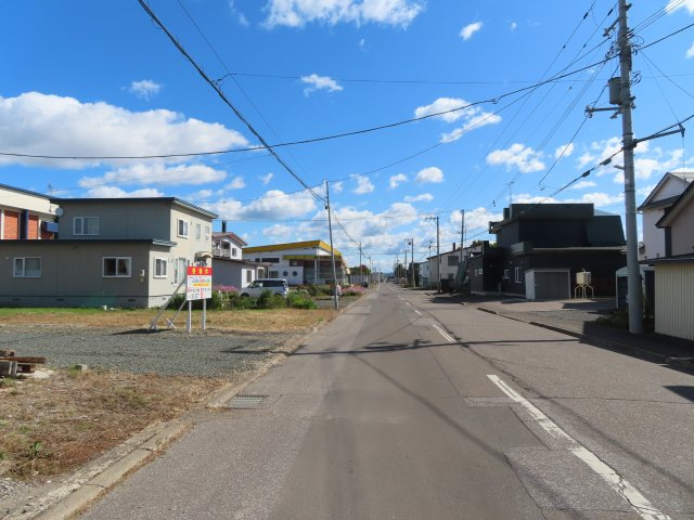 常呂郡訓子府町若富町３７番地　古家付き売地の前面道路含む現地写真