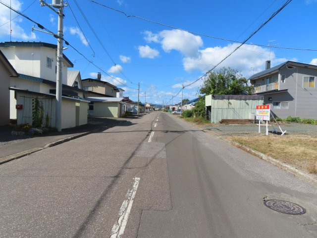 常呂郡訓子府町若富町３７番地　古家付き売地の前面道路含む現地写真