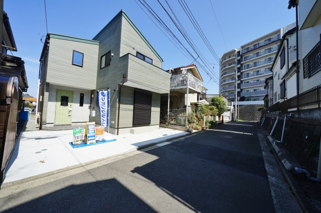 【横浜市保土ケ谷区境木本町27-3新築戸建て】★仲介手数料無料★（境木小学校・境木中学校）の前面道路含む現地写真