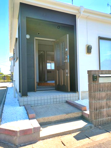 【玄関】 | 東金市下武射田　中古戸建