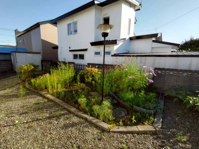 興津4丁目　店舗付き住宅の庭|ガーデニングも！