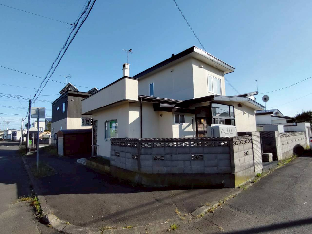 興津4丁目　店舗付き住宅の前面道路含む現地写真