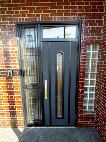 興津4丁目　店舗付き住宅の玄関