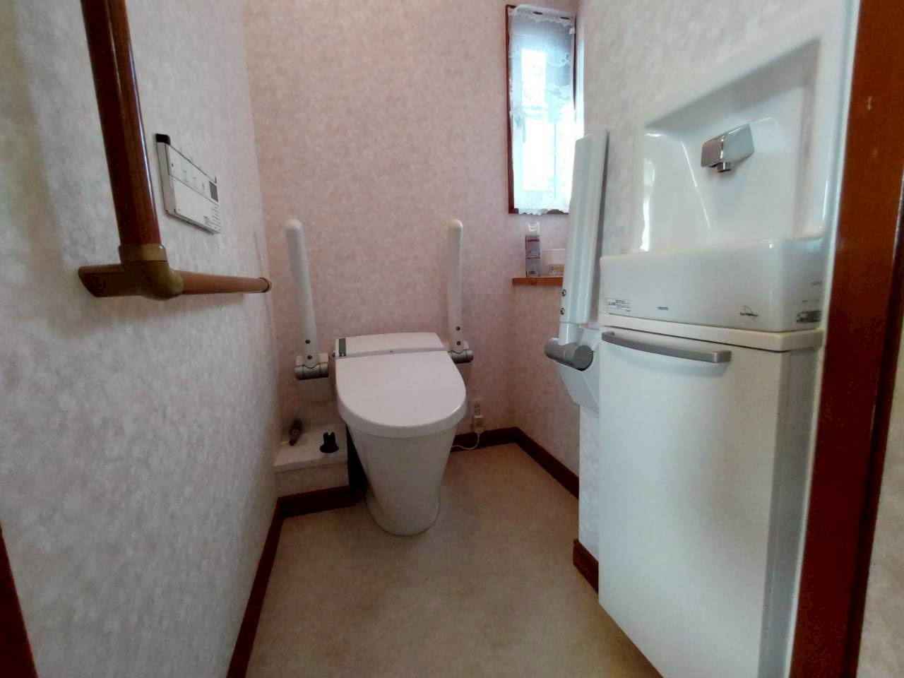 興津4丁目　店舗付き住宅のトイレ