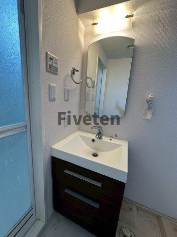 アーバイル三軒茶屋　７０５号室の独立洗面台