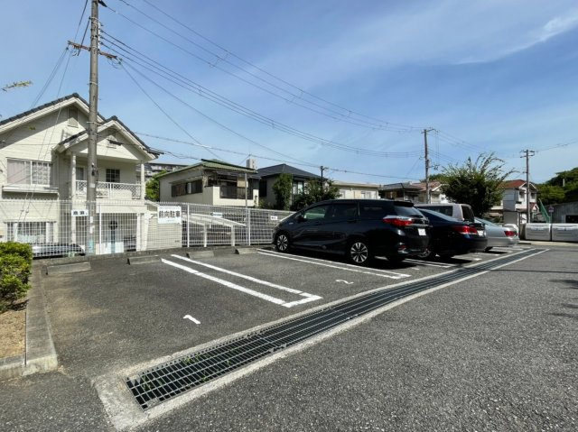 ジュリオ朝霧の駐車場