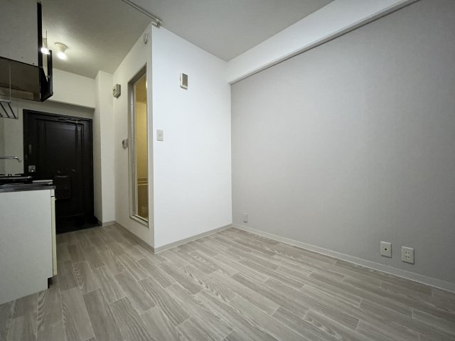 バルビゾン新大阪　仲介手数料無料の居間・リビング