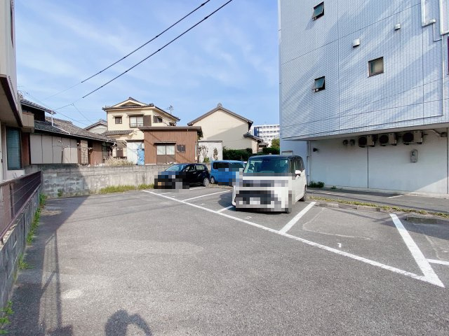 半田市天王町1丁目　店舗事務所の駐車場