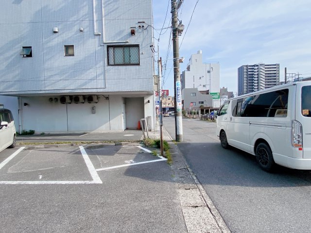 半田市天王町1丁目　店舗事務所の駐車場