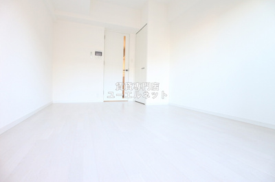 【寝室】 | S-RESIDENCE江坂エミネンス | 明るく開放感のある居室で、自分だけのくつろぎ空間を。