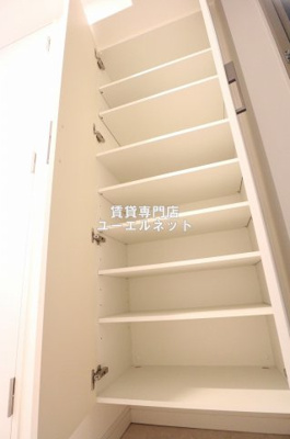 【設備】 | S-RESIDENCE江坂エミネンス | 収納力たっぷりのシューズボックスで玄関すっきり！