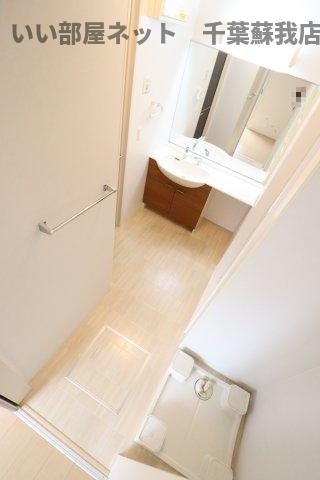 ピースランドの洗面所|ゆったりとスペースのある洗面所