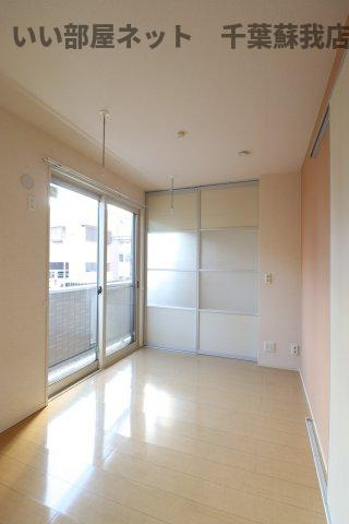 ピースランドの洋室|落ち着いた色調の洋室です