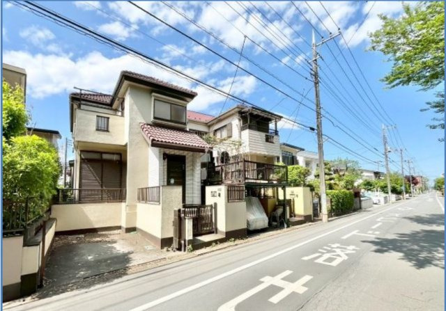 中古戸建 狭山市水野の外観|前面道路含む現地写真です