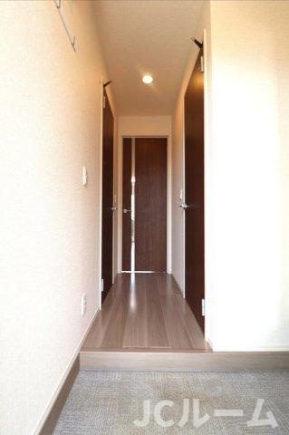 レフィナードCの玄関|同間取り、別の階の部屋の写真です