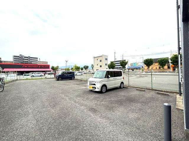 リバティ久保の駐車場