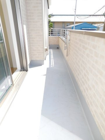名古屋市中川区服部４丁目の新築一戸建のバルコニー|◇バルコニー◇　　南面で陽当り良好なワイドバルコニー♪　洋室２部屋から出入りできます！