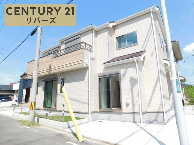 名古屋市中川区服部４丁目の新築一戸建の外観|◇B号棟◇　　新価格！！いつでも見学出来ます♪（お問合せ当日、平日、水曜、夜間でもＯＫ）　南東角地、陽当たり良好！！　駐車２台ＯＫ　全室南向き♪　南面に人工芝の庭スペース♪