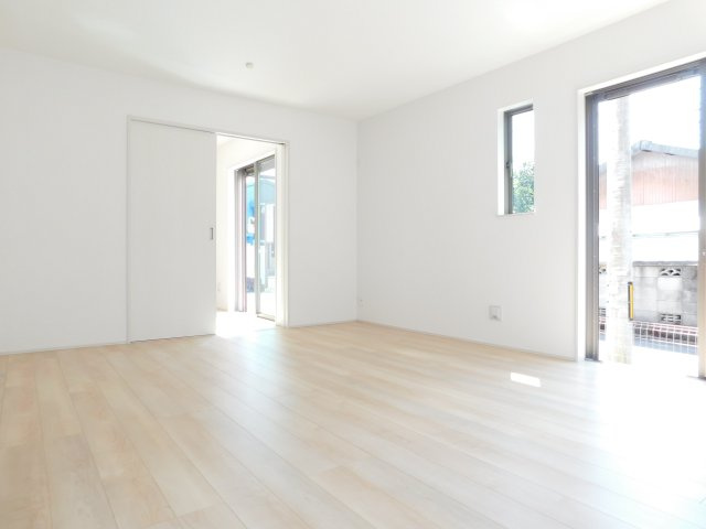 名古屋市中川区服部４丁目の新築一戸建の居間・リビング|◇リビング◇　　南面で明るいリビング１５．０帖　隣の洋室と続き間で１９．５帖の広々空間になります♪