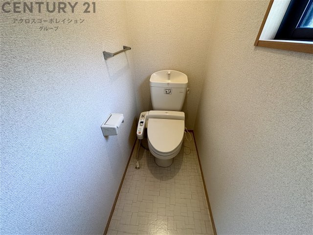 シャワートイレ付いてます