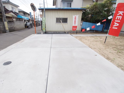 【前面道路含む現地写真】 | Erde　泉４期　１号棟