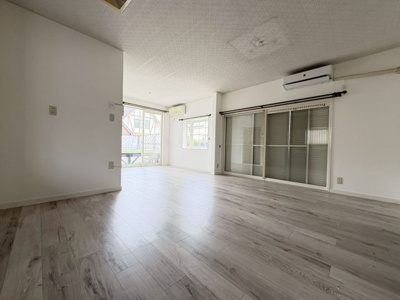 【居間・リビング】 | 南春日丘6丁目一戸建