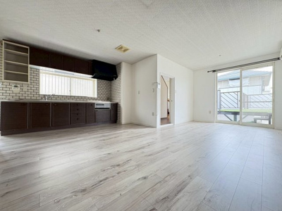 【居間・リビング】 | 南春日丘6丁目一戸建