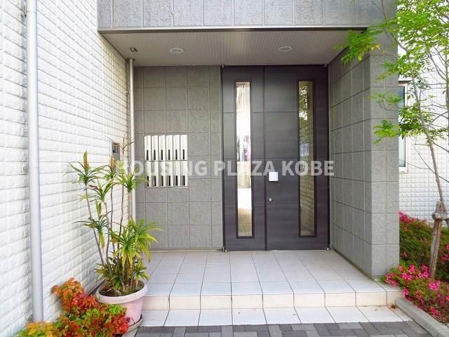 神戸市長田区日吉町６丁目の賃貸マンションのエントランス