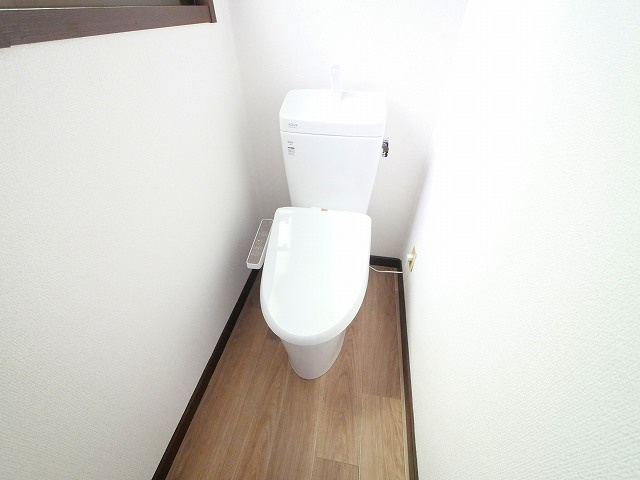 三松１丁目貸家のトイレ