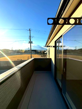 御殿場市二枚橋　全１棟　新築戸建のバルコニー