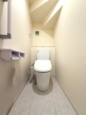 御殿場市二枚橋　全１棟　新築戸建のトイレ