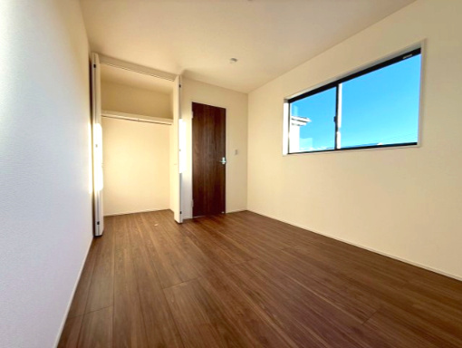 御殿場市二枚橋　全１棟　新築戸建の洋室