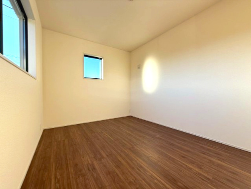 御殿場市二枚橋　全１棟　新築戸建の洋室