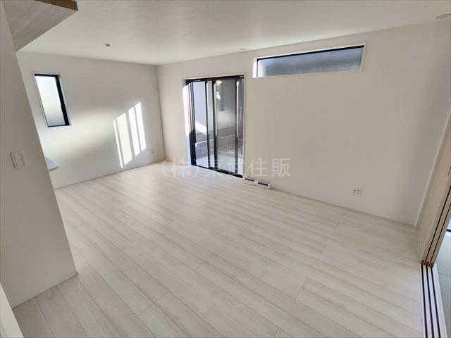 【居間・リビング】 | 小川町小川　全2棟　1号棟 | 南向きのリビングダイニングです