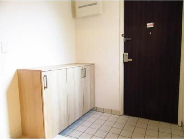 ラフィネメゾン瑞穂の玄関