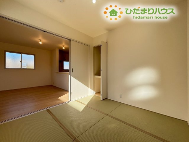 鴻巣市松原　2期　新築一戸建て　リーブルガーデン　02の和室|独立したお部屋としても使えるため、静かに読書を楽しみたい時や、ちょっとした作業スペースとしても活用可能です！
