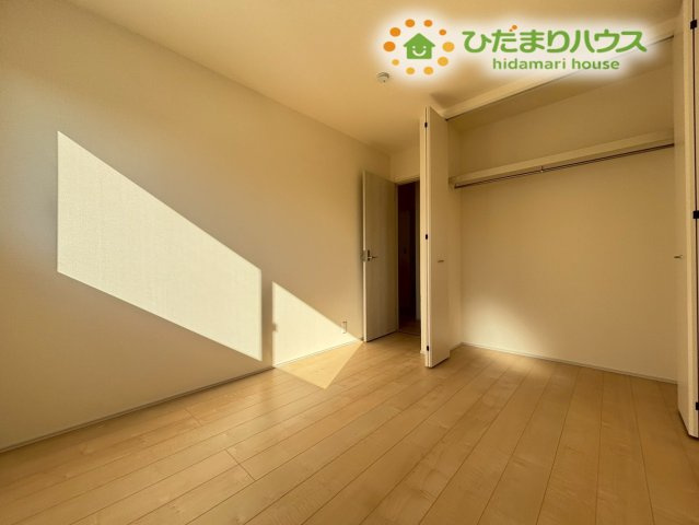 鴻巣市松原　2期　新築一戸建て　リーブルガーデン　02の子供部屋|クローゼットは扉付きで、中身を見せずにスッキリと収納できるのが嬉しいポイント(*^-^*)