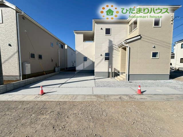鴻巣市松原　2期　新築一戸建て　リーブルガーデン　02の駐車場|ゆったりとした広さが確保された平坦なカースペースです！
洗車や、夏場のお子様のプール遊びの場所としても活用できそうですね(^^)/