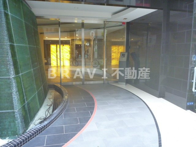 ミュプレ北浜EAST(旧名称SEST北浜) BRAVI不動産のエントランス|【SEST北浜】落ち着いたエントランスです