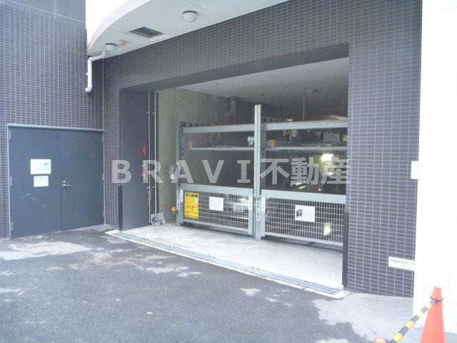 ミュプレ北浜EAST(旧名称SEST北浜) BRAVI不動産の駐車場|【SEST北浜】駐車場に車を止められます