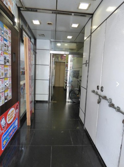 ラシーヌ曽根崎のエントランス