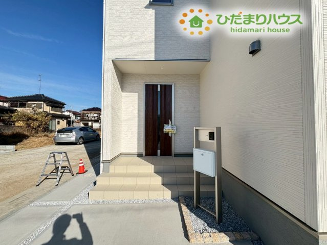 鴻巣市松原　2期　新築一戸建て　リーブルガーデン　03のエントランス
