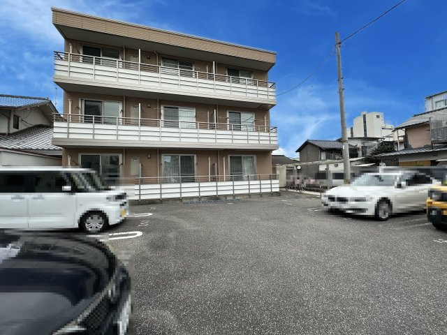 シャーメゾン・スタークの駐車場