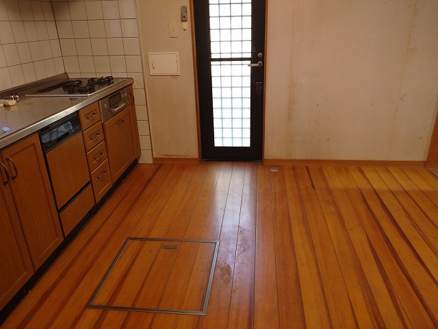 日の出二丁目2番5号（C-6）のキッチン