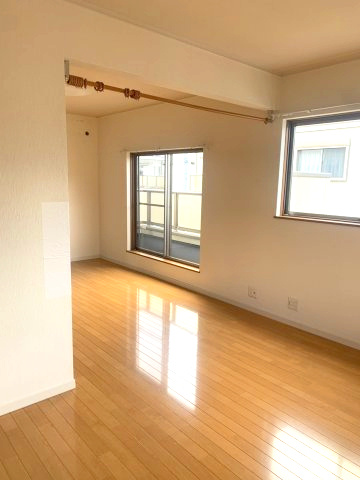 羽曳野市西浦５丁目戸建の洋室|２階の分割可能な洋室です。