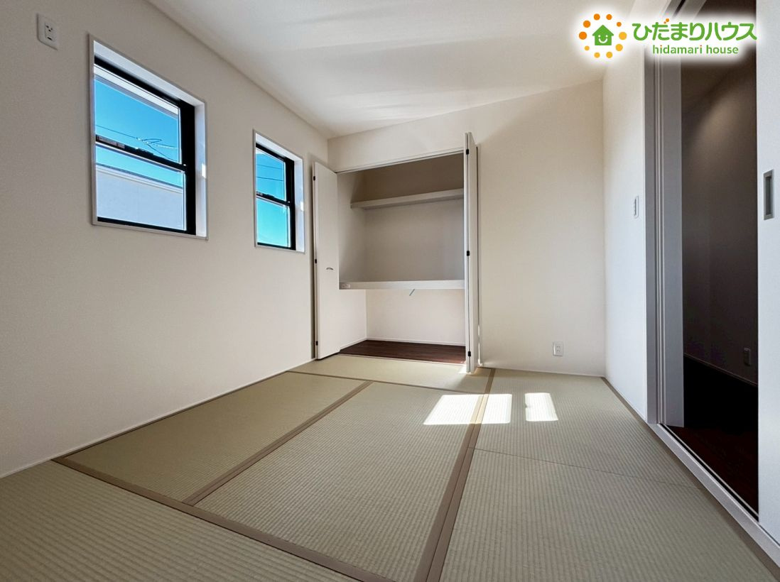 鴻巣市松原　2期　新築一戸建て　リーブルガーデン　01の和室|リビングと続き間の5.2帖の和室！